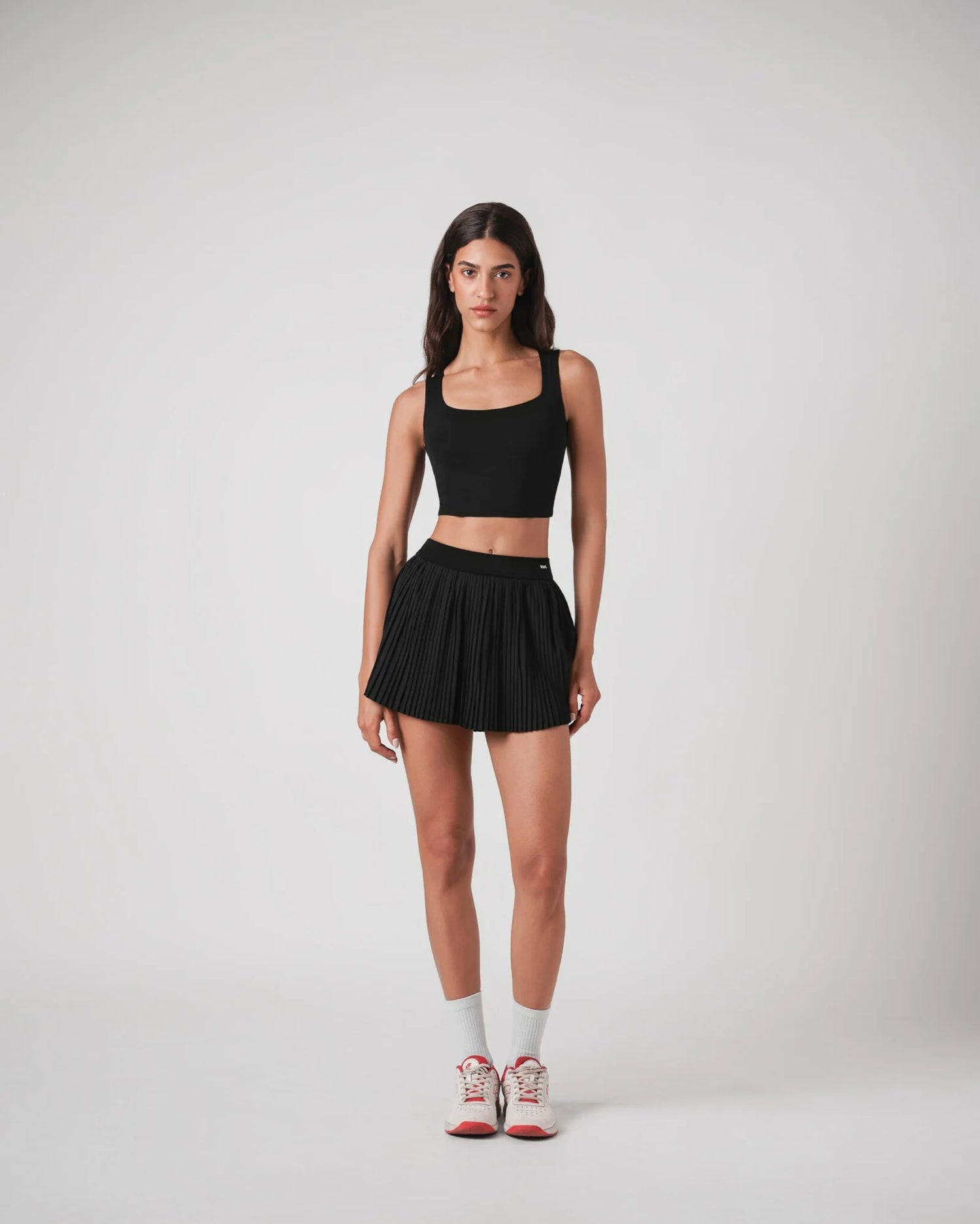 Ensemble Serena Tennis &amp; Padel – Noir – Brassière crop top rembourrée + Jupe